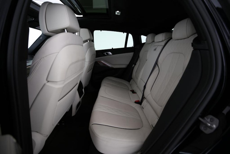 Vehicle image BMW X6