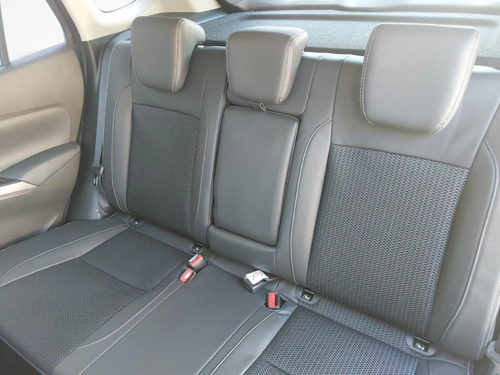 Fahrzeugbild SUZUKI S-CROSS