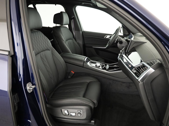 Vehicle image BMW X5