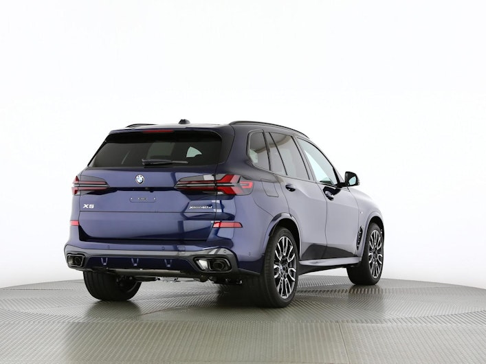 Vehicle image BMW X5