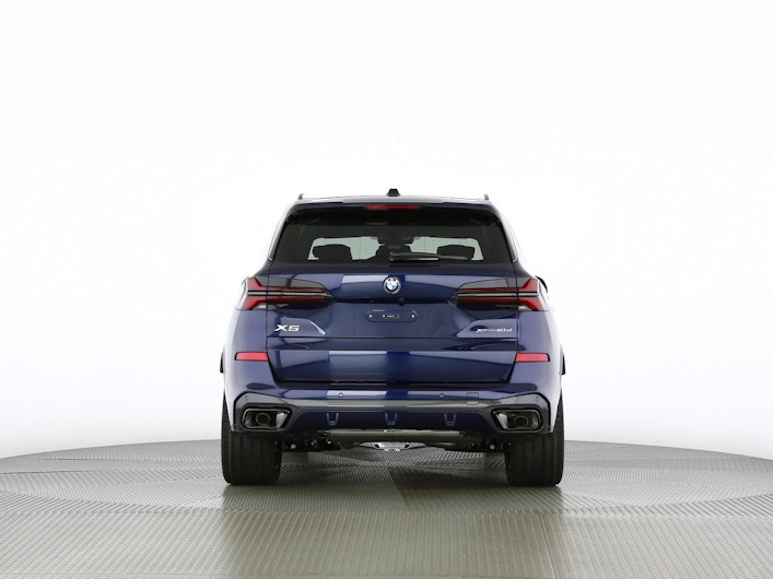 Vehicle image BMW X5