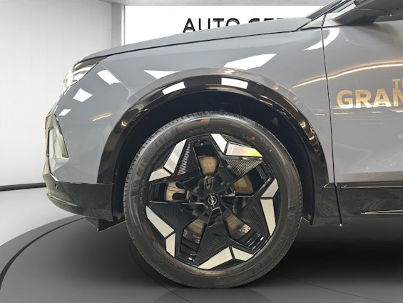 Vehicle image 14 Vehicle image 14