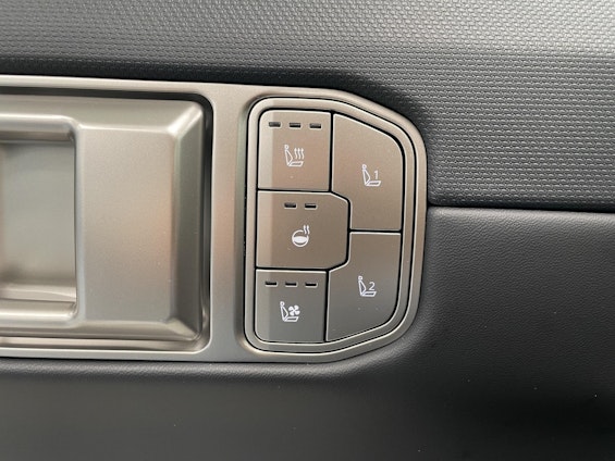 Vehicle image 14 Vehicle image 14