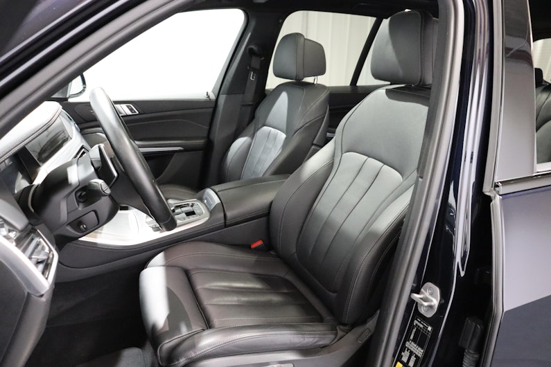 Vehicle image BMW X5