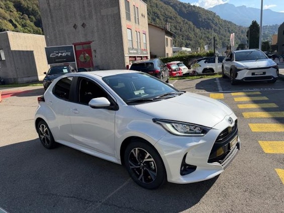 Vehicle image 3