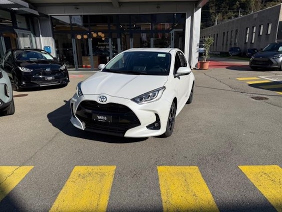 First vehicle image