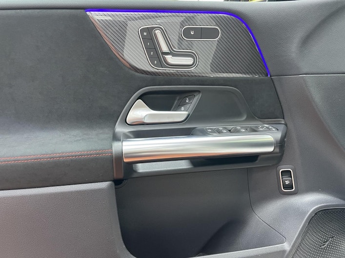 Vehicle image MERCEDES-BENZ B 220