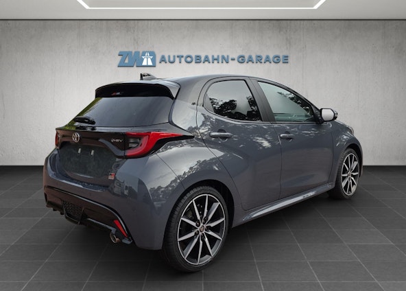 Vehicle image 4 Vehicle image 4