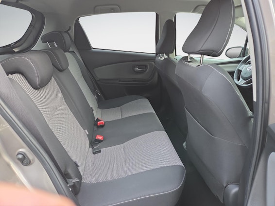 Vehicle image 16