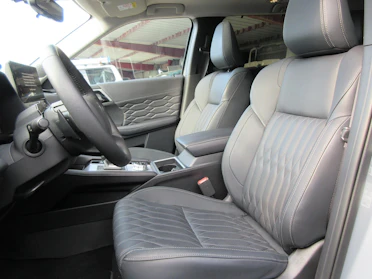 MITSUBISHI OUTLANDER 9