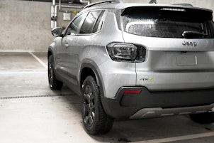 Vehicle image JEEP Avenger 1.2 MHEV Overland 4xe