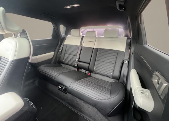 Vehicle image 17 Vehicle image 17