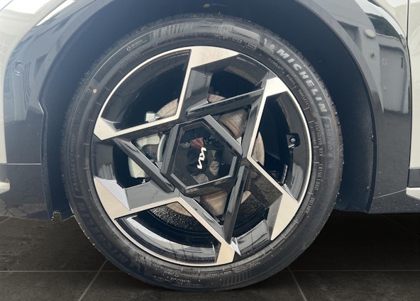 Vehicle image 19 Vehicle image 19