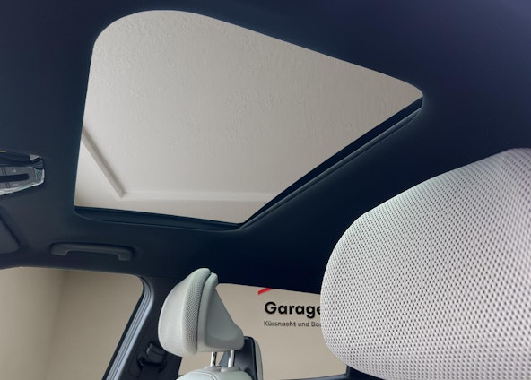 Vehicle image 9 Vehicle image 9