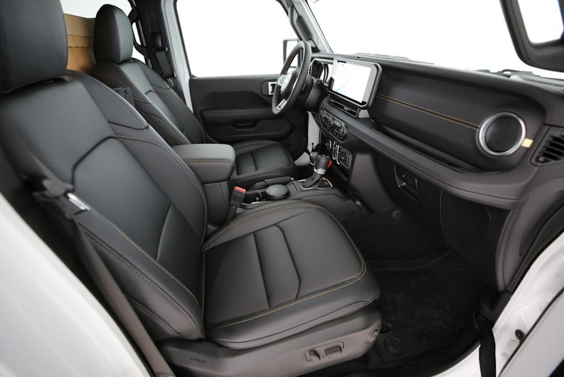 Vehicle image JEEP WRANGLER