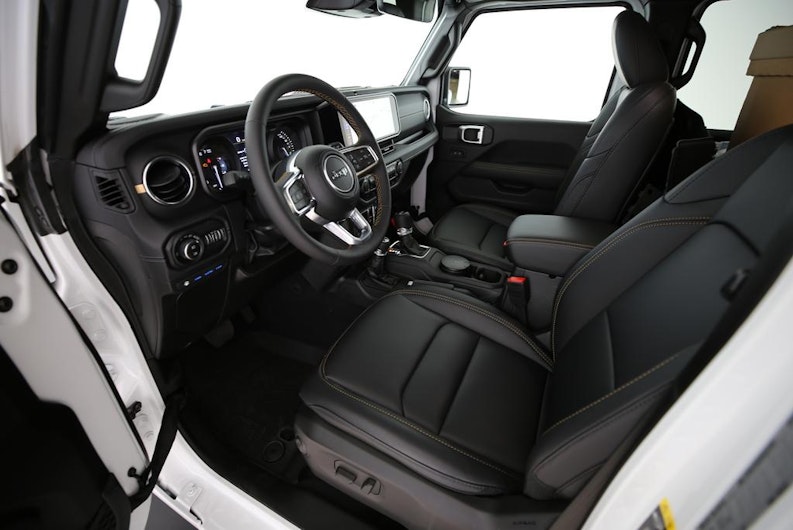 Vehicle image JEEP WRANGLER