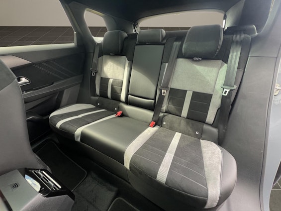 Vehicle image 16 Vehicle image 16