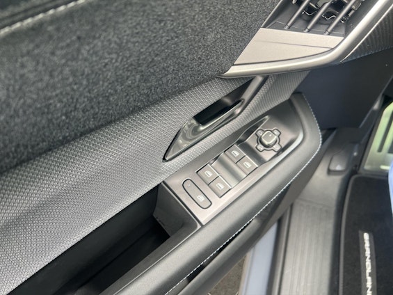 Vehicle image 14 Vehicle image 14