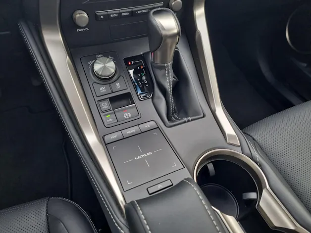 Lexus NX 300h Comfort AWD
