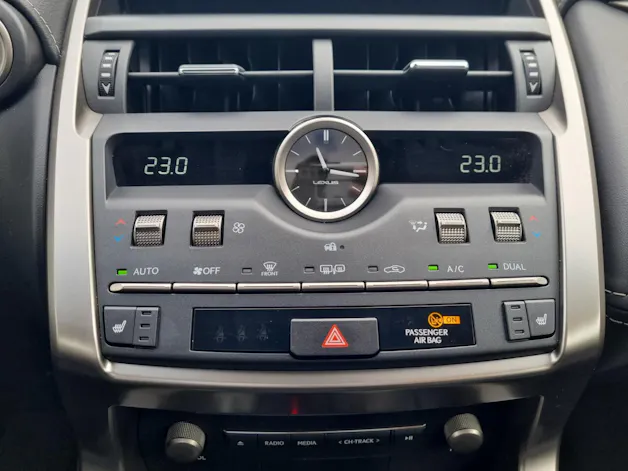 Lexus NX 300h Comfort AWD