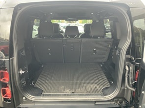 Vehicle image LAND ROVER Defender 110 3.0 D I6 300 X-Dynamic HSE