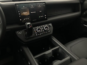 Vehicle image LAND ROVER Defender 110 3.0 D I6 300 X-Dynamic HSE