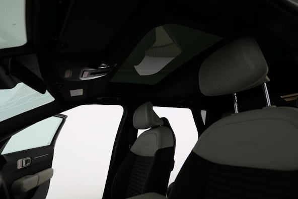 Vehicle image 8 Vehicle image 8