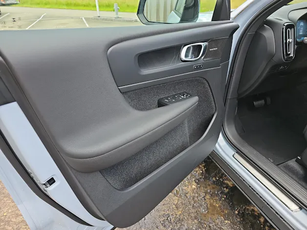 Volvo XC40 1.5 T5 PiH Plus Dark MY24