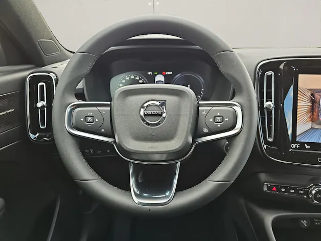 Volvo XC40 1.5 T4 PiH Plus Dark MY24
