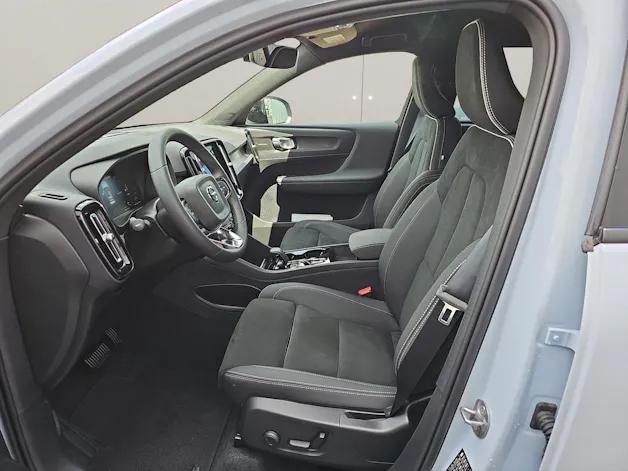 Volvo XC40 1.5 T4 PiH Plus Dark MY24