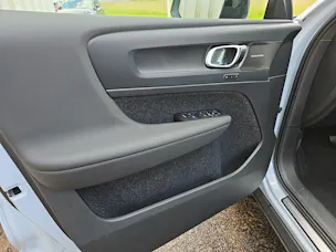 Volvo XC40 1.5 T4 PiH Plus Dark MY24