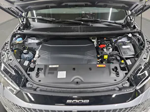 Peugeot E-5008 Launch Edition AWD