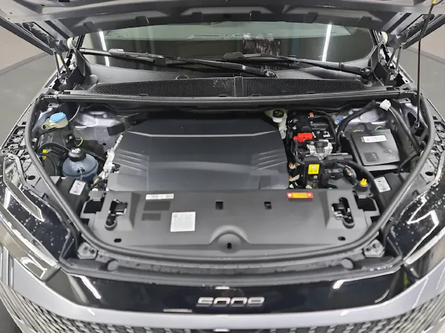 Peugeot E-5008 Launch Edition AWD