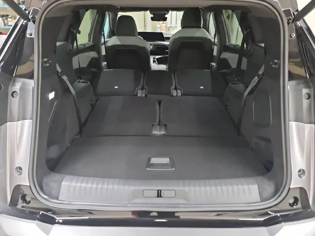 Peugeot E-5008 Launch Edition AWD