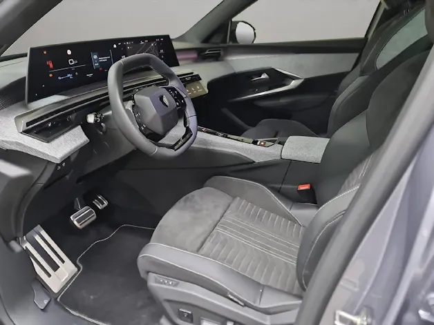 Peugeot E-5008 Launch Edition AWD