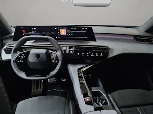 Peugeot E-5008 Launch Edition AWD
