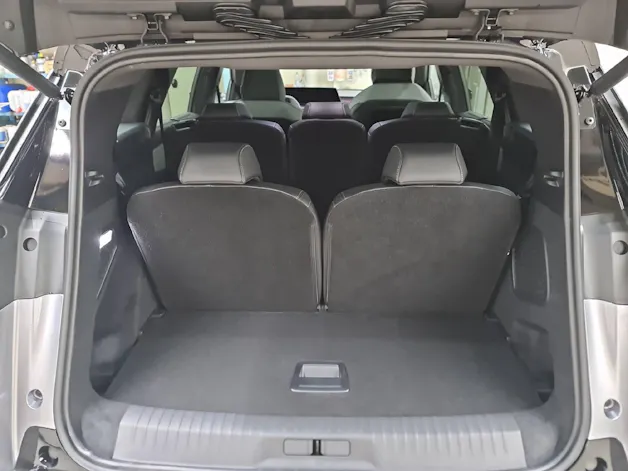 Peugeot E-5008 Launch Edition AWD