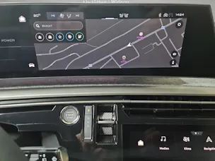 Peugeot E-5008 Launch Edition AWD
