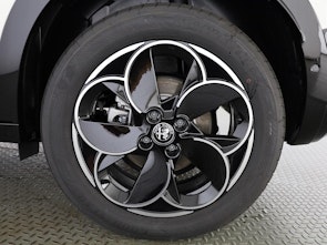 Vehicle image ALFA ROMEO Junior 1.2 Ibrida Q4