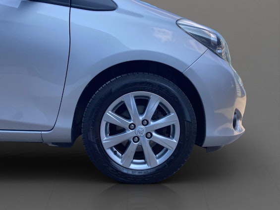 Vehicle image 9 Vehicle image 9