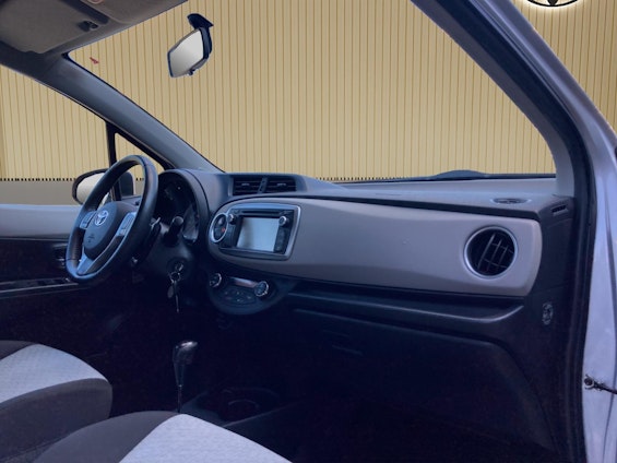 Vehicle image 8 Vehicle image 8