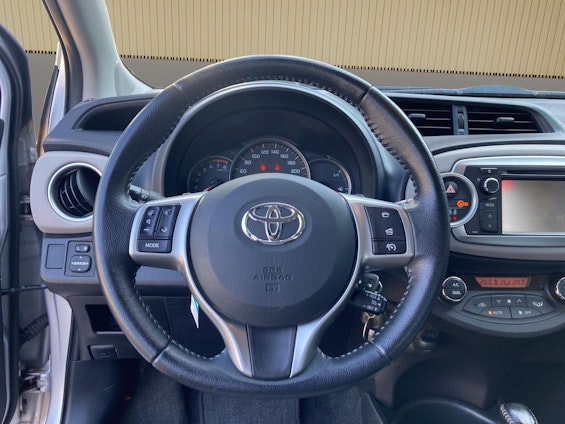 Vehicle image 14