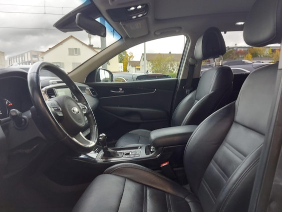 Vehicle image 16 Vehicle image 16