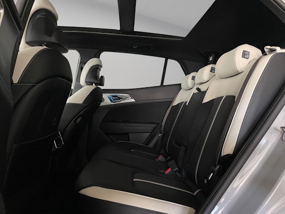 Vehicle image 8 Vehicle image 8