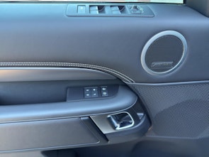 Vehicle image LAND ROVER Discovery 3.0 I6 Metropolitan Edition