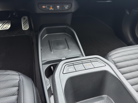 Vehicle image 6 Vehicle image 6