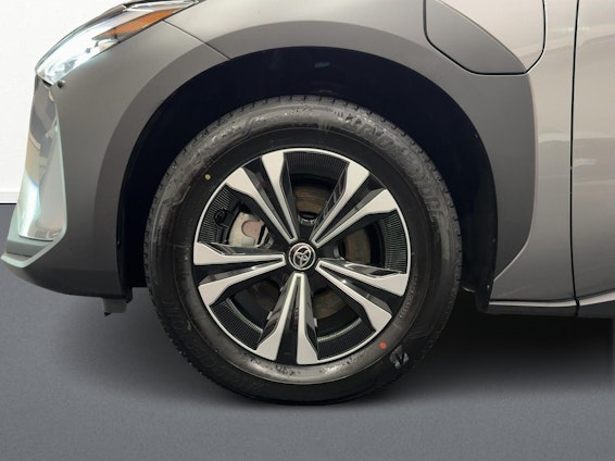 Vehicle image 12 Vehicle image 12