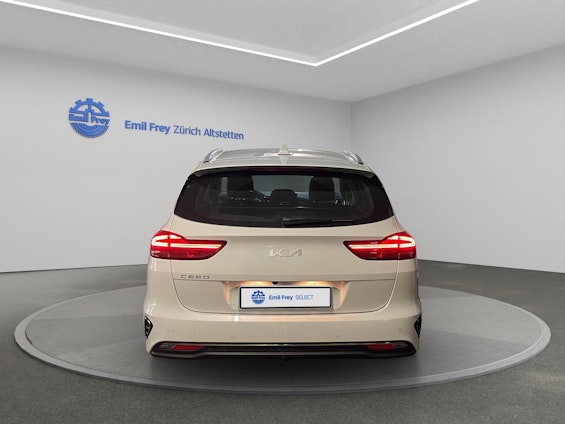 Vehicle image 4 Vehicle image 4