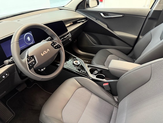 Vehicle image 6 Vehicle image 6