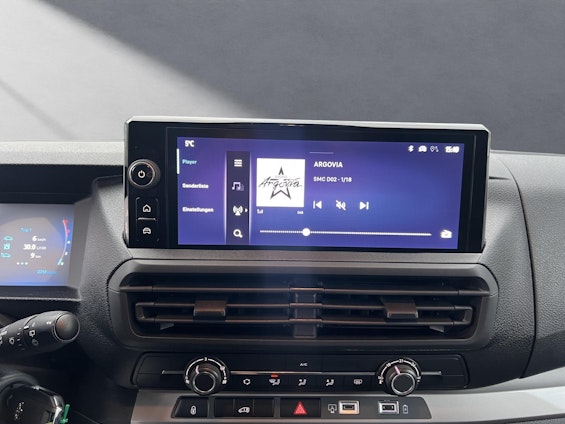 Vehicle image 6 Vehicle image 6